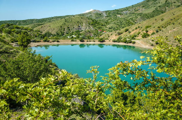 Lac de montagne à Zelenogorye
 - Photo, image