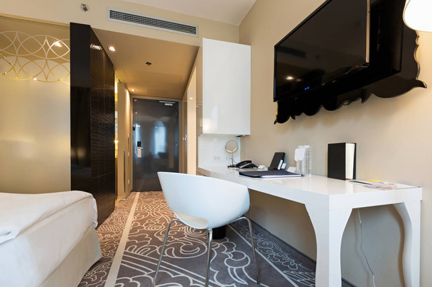 Interieur eines luxuriösen Hotelzimmers - Foto, Bild