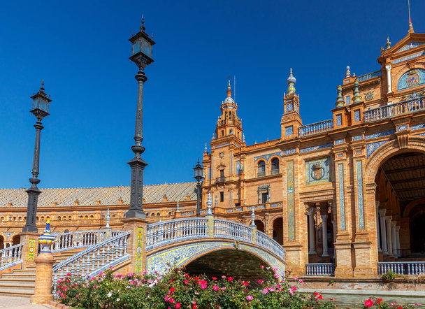 Seville. İspanyolca kare ya da Plaza de Espana. - Fotoğraf, Görsel