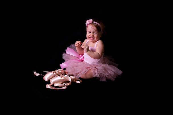 Mała baletnica w różu  - Zdjęcie, obraz