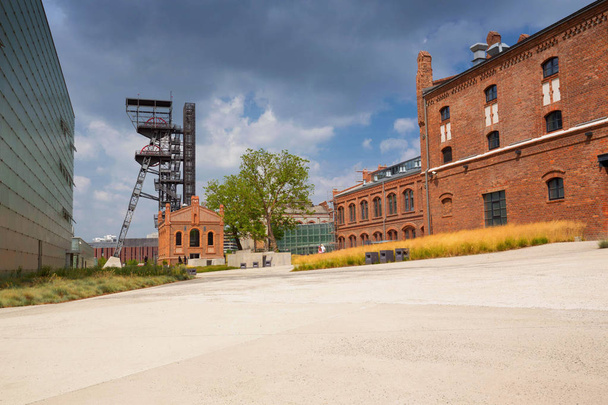 Katowice Puolassa / Teollinen maisema vanha kaivoskuilu
 - Valokuva, kuva