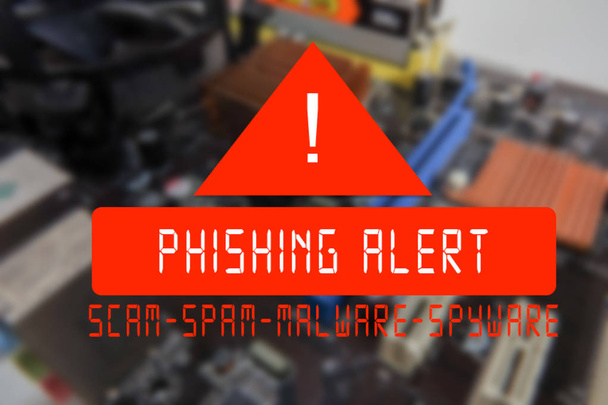 Elektronik devre kartı ile Cpu oluşum Phishing uyarı kelime ile bulanık Pcb Closeup. - Fotoğraf, Görsel