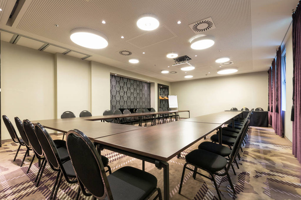 Interieur eines modernen luxuriösen Konferenzraums - Foto, Bild
