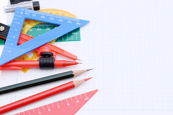 красочные линейки, ручка и блокнот
 - Фото, изображение