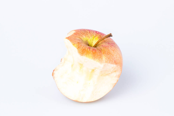 Manzana mordida sobre blanco
 - Foto, Imagen