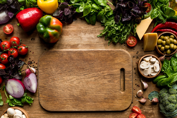 cutting board and fresh vegetables   - Photo, Image