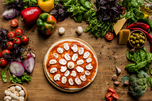 raw pizza with mushrooms - Photo, Image