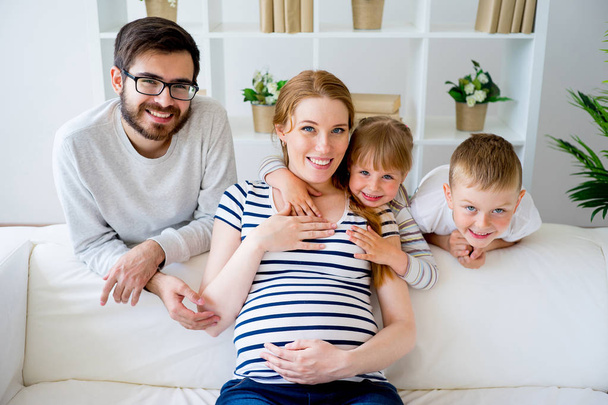 Family with pregnant mother - Zdjęcie, obraz