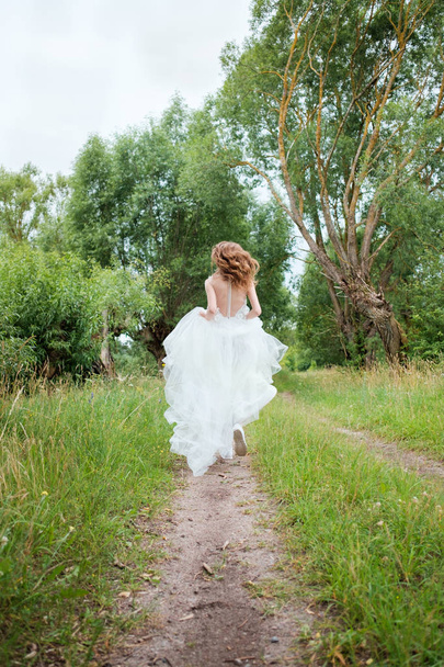 portrait of young pretty woman (bride) in white wedding dress ou - Foto, imagen
