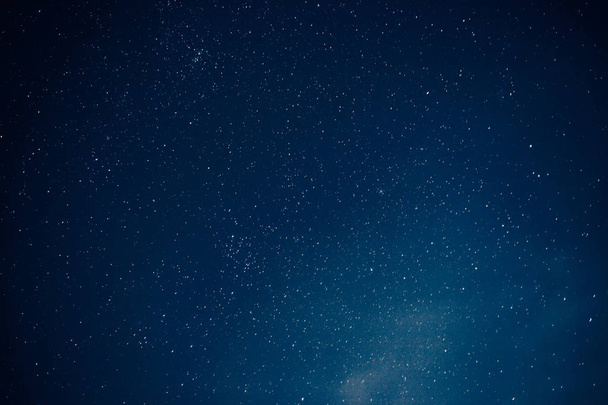 Muchas estrellas en el cielo nocturno, estrellas de fondo
 - Foto, imagen