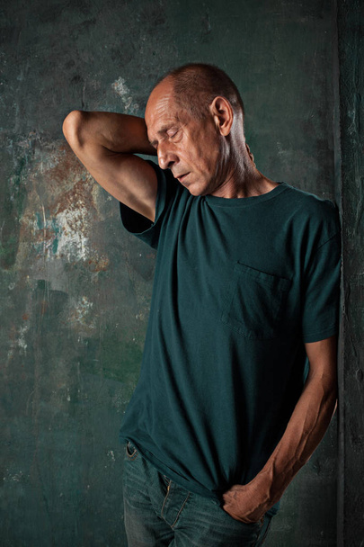 Worried mature man standing at studio - Fotografie, Obrázek