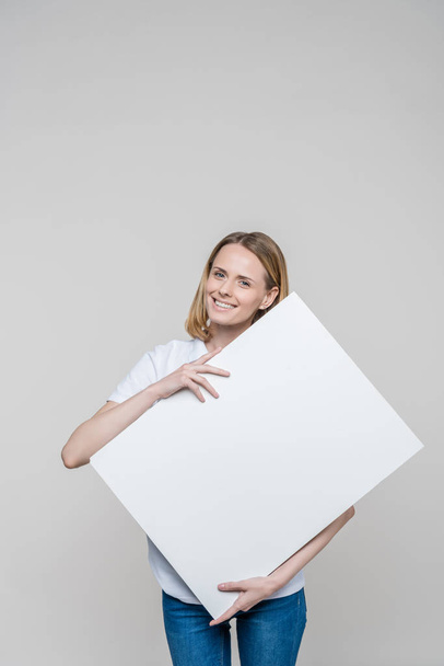 Mujer con tablero en blanco
 - Foto, imagen