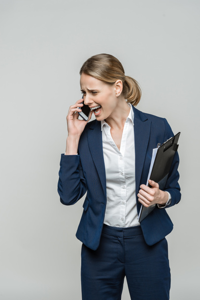 mujer de negocios enojada con teléfono inteligente
 - Foto, imagen