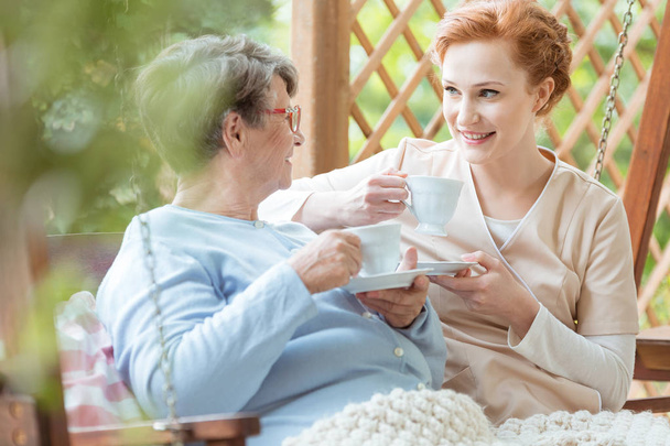 Pensioner drinking tea - 写真・画像