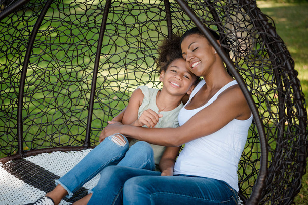 Afro-Amerikaanse moeder en dochter - Foto, afbeelding