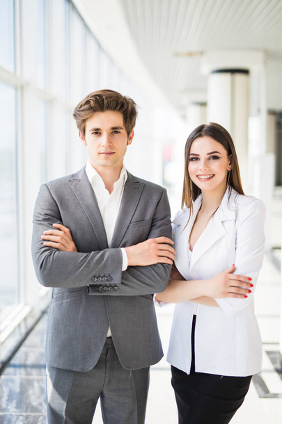 Confident business team of man and woman standing with crossed hands, team spirit concept, couple of success business people ready to act, business manager and employee,ready to implement plans - Фото, зображення