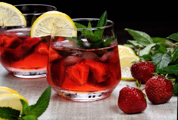 een aardbeien limonade - Foto, afbeelding