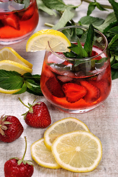een aardbeien limonade - Foto, afbeelding