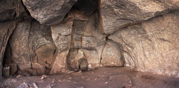 Sumbay 洞窟の内部。ペルー南部 - 写真・画像