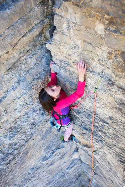 κορίτσι ορειβάτης ροκ - Φωτογραφία, εικόνα