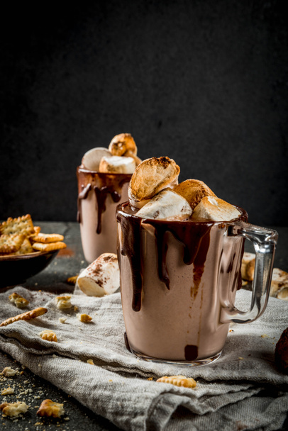 Campfire cocktail with roasted marshmallow - Photo, Image