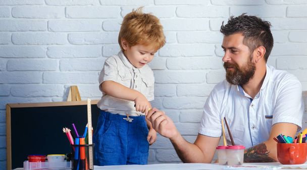 Father son together, developing games for child, drawing and education, father teaches little child at home table. Weekend and free time, time with family, happy childhood with parent. Joy paternity - Fotoğraf, Görsel