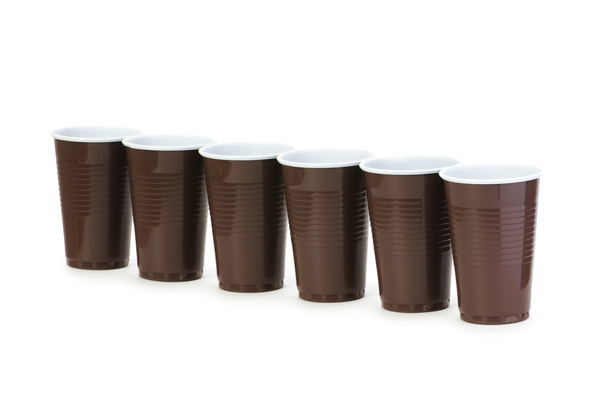 wegwerp cups geïsoleerd op wit - Foto, afbeelding