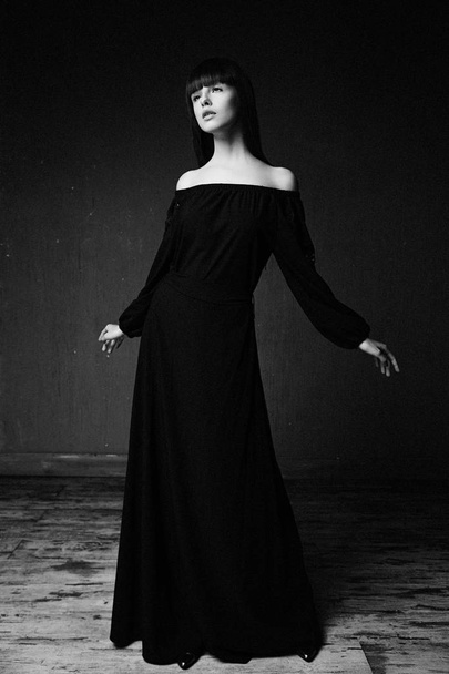 woman in elegant dress - Fotoğraf, Görsel
