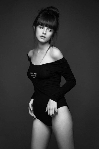 attractive woman in bodysuit - Foto, afbeelding