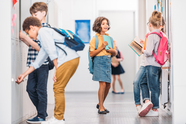 kids in school corridor - Φωτογραφία, εικόνα