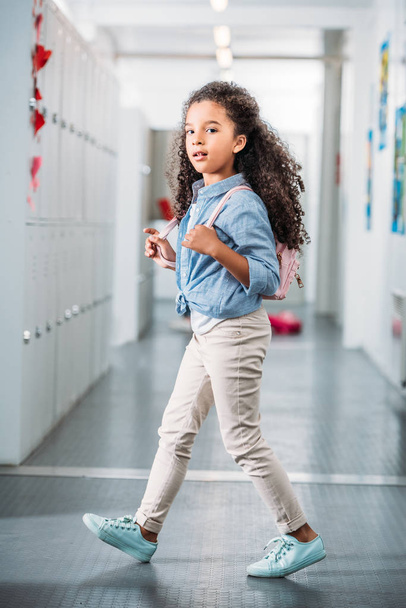 girl walking through school corridor - Foto, Imagen