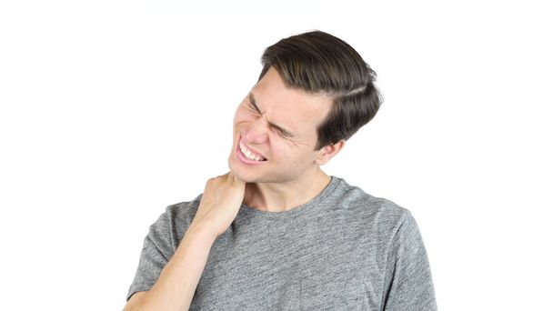 junger Mann mit Nackenschmerzen, isolierter weißer Hintergrund - Foto, Bild