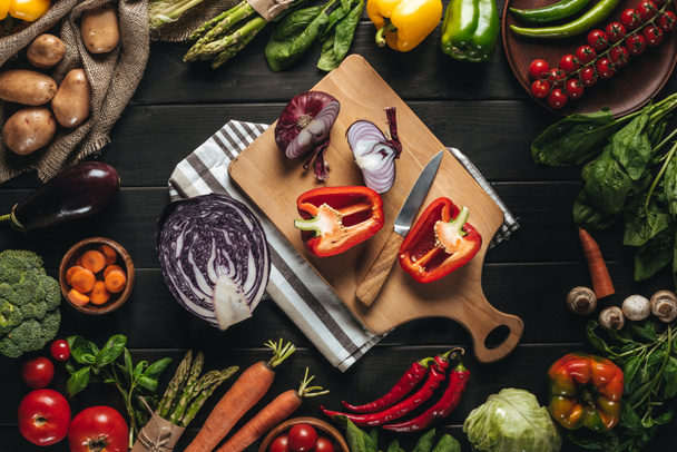cutting board with fresh vegetables - Photo, Image