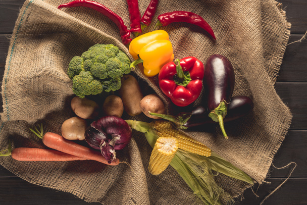 légumes mûrs sur le sac
 - Photo, image