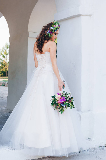 Beautiful bride in a  wedding dress - Foto, immagini