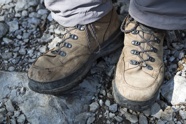 Kahverengi hiking ayakkabıları - Fotoğraf, Görsel