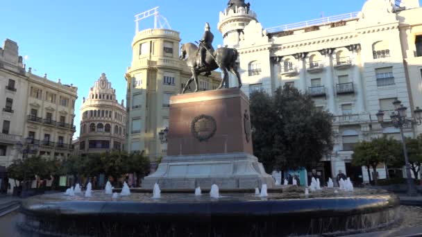 Statue to Great Captain in Plaza de las Tendillas of Cordoba. Square is located in city of Cordova (Spain) by serving as connector of main commercial avenues such as streets of Cruz Conde and Gondomar - Footage, Video