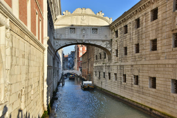 Sóhajok hídja, Dózse-palota, Velence, Olaszország - Fotó, kép