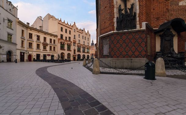 Praça de verão da Virgem Maria em Cracóvia
 - Foto, Imagem