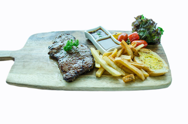 Beyaz arka planda biftekli biftek - Fotoğraf, Görsel