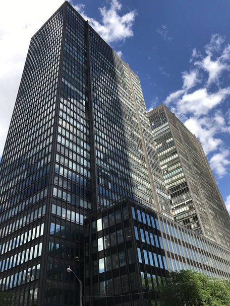 MANHATTAN, NY - JUN 3: Skyscrapers in Manhattan, New York, as see on Jun 3, 2017. - Фото, зображення