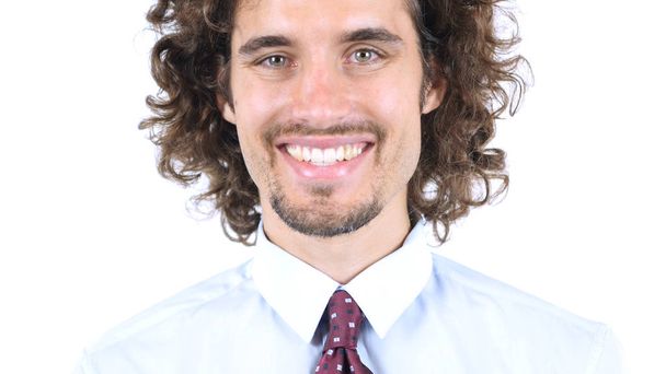 Portrét šťastný mladý muž s úsměvem, kudrnaté vlasy - Fotografie, Obrázek