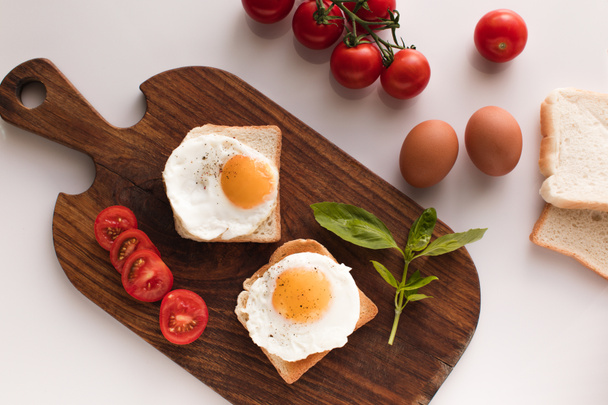 breakfast with fried eggs on toasts - Foto, afbeelding