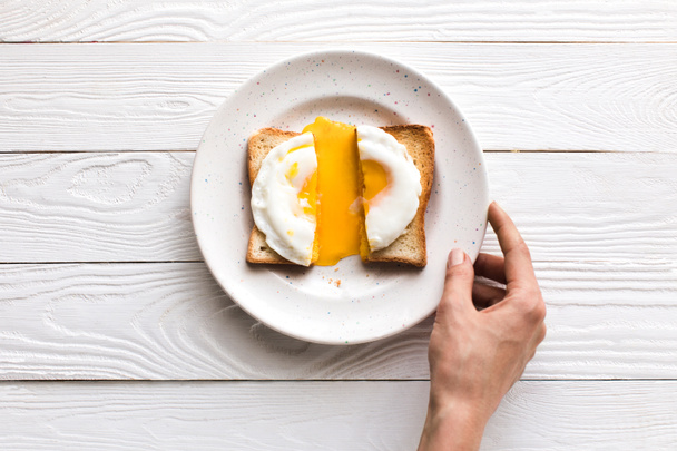 fried egg on toast  - Foto, afbeelding