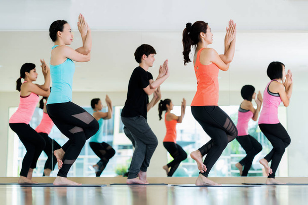 yoga group in class room in fitness center - Foto, imagen