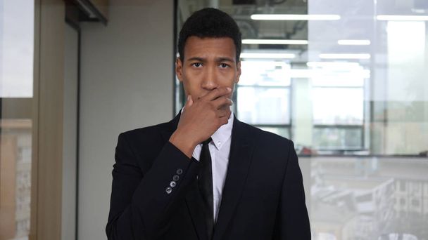 Surpreso com notícias desagradáveis, Black Businessman Portrait
 - Foto, Imagem