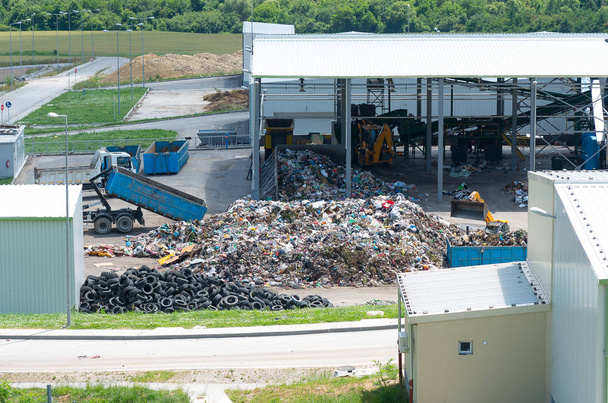 廃棄物の処理、管理、再利用、リサイクル、回収の概念. - 写真・画像