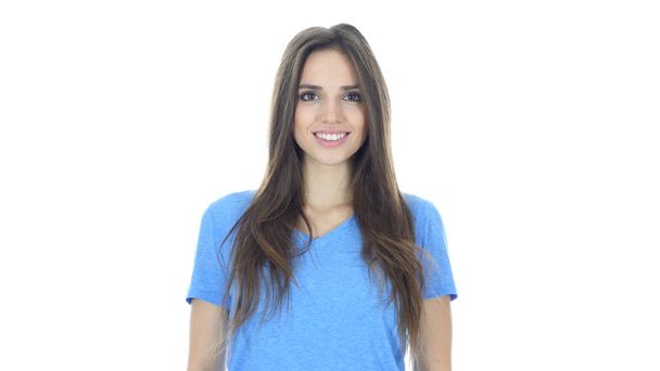 Porträt einer lächelnden jungen Frau, weißer Hintergrund - Foto, Bild