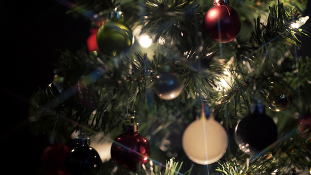 Weihnachtsbaum dreht Sternenfilter - Filmmaterial, Video