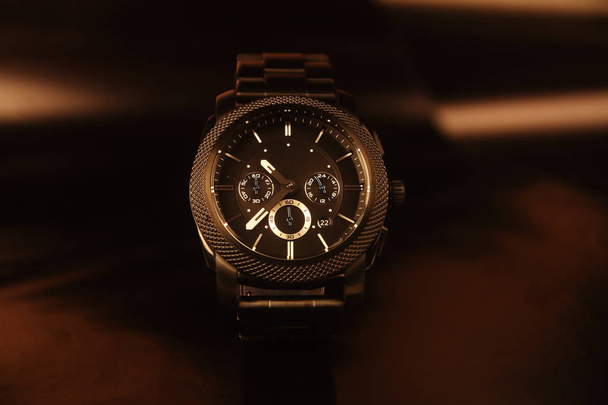 Male černé kovové Náramkové hodinky - Fotografie, Obrázek
